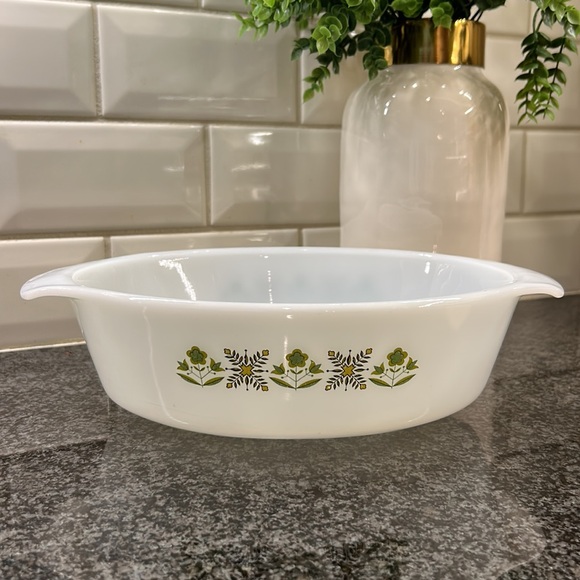 Vintage Meadow Green Anchor Hocking FireKing Oval Baking Dish. 433 - Picture 12 of 13